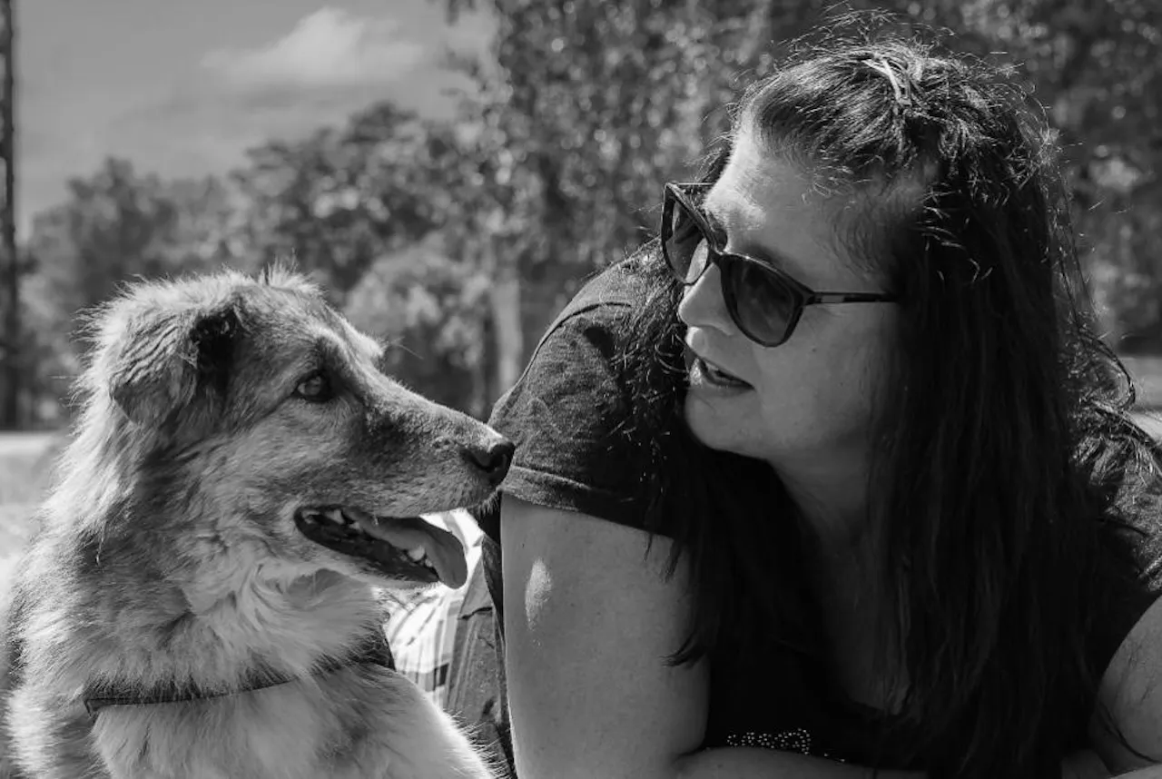 Tierheilpraxis Am Moor - Tierheilpraktikerin, Aromaberaterin, Hundepension - Melanie Deckers mit Hund